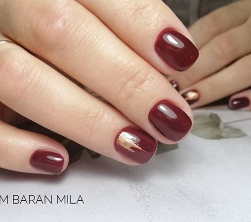 Модный бордовый маникюр