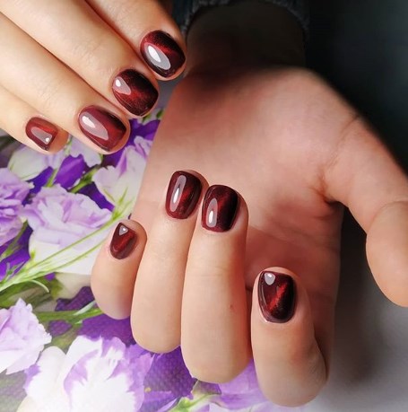Модный бордовый маникюр