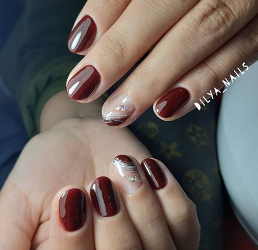 Модный бордовый маникюр