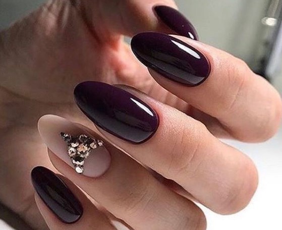 Модный бордовый маникюр