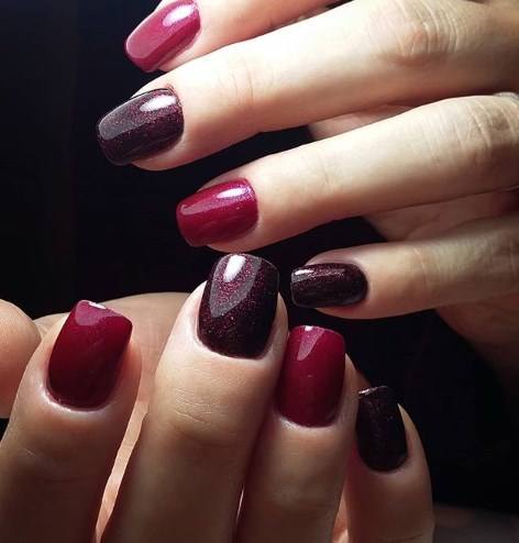 Модный бордовый маникюр