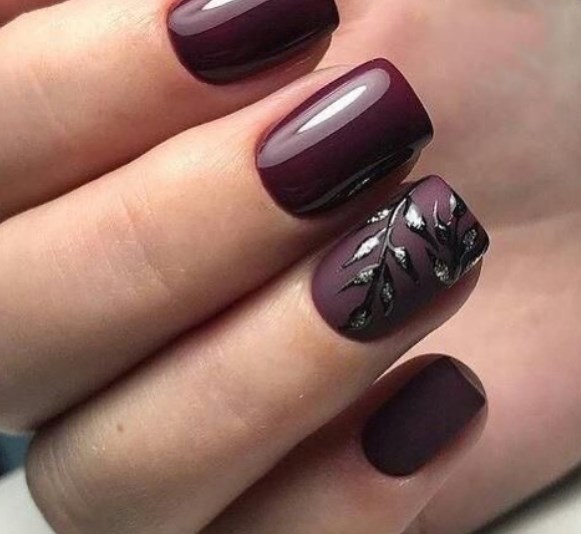 Модный бордовый маникюр