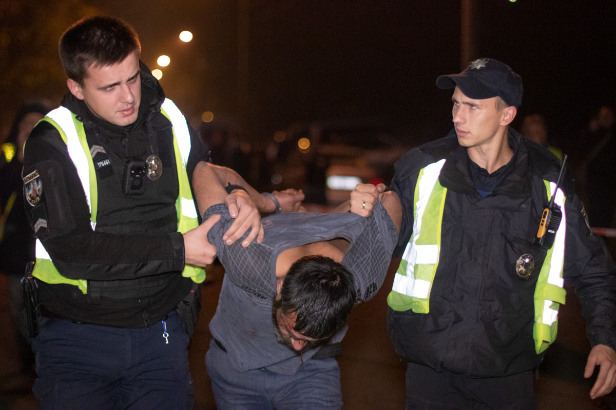 В Киеве очень пьяный мужчина-ром устроил масштабную аварию, узнали журналисты В Киеве очень пьяный мужчина-ром устроил масштабную аварию, узнали журналисты