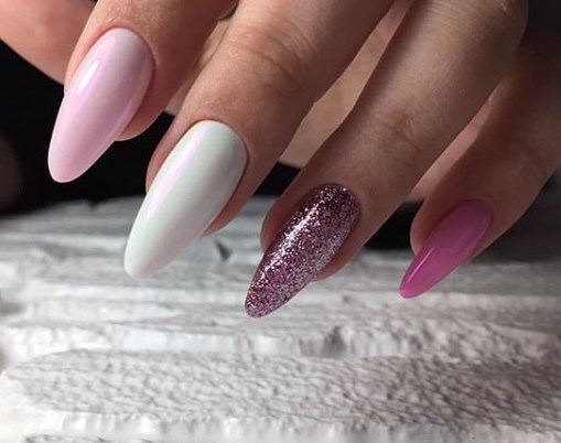 Модный розовый маникюр