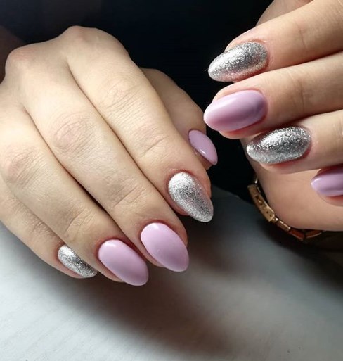 Модный розовый маникюр