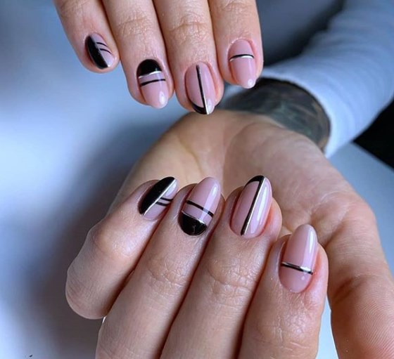 Модный розовый маникюр