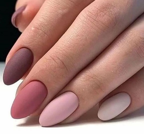 Модный розовый маникюр