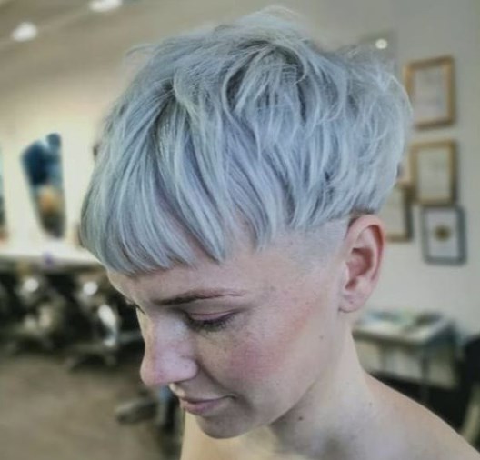Женская стрижка под горшок 2019