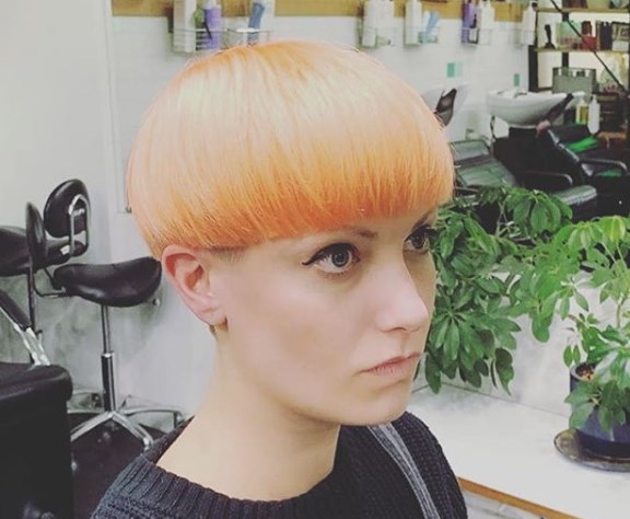 Женская стрижка под горшок 2019
