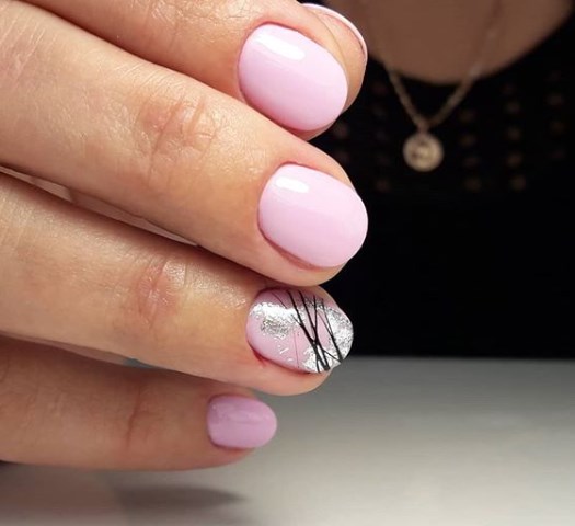 Модный розовый маникюр