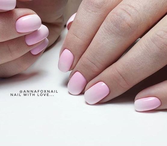 Модный розовый маникюр