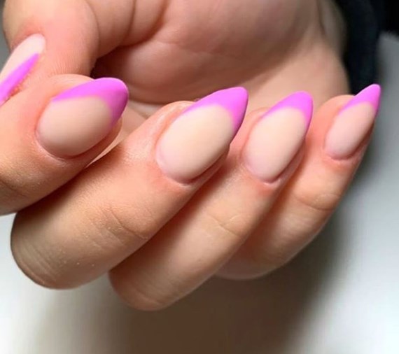 Модный розовый маникюр