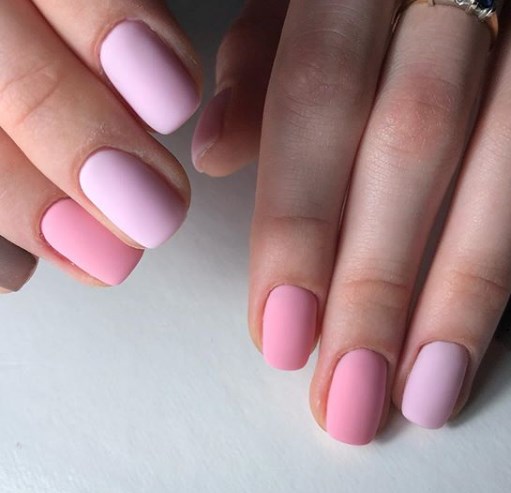 Модный розовый маникюр