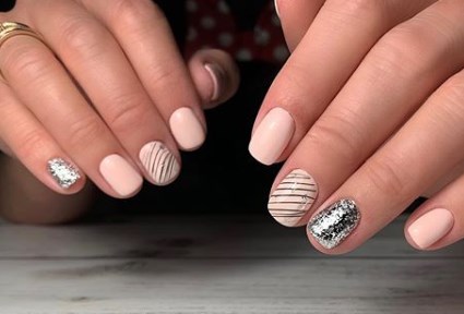 Модный розовый маникюр