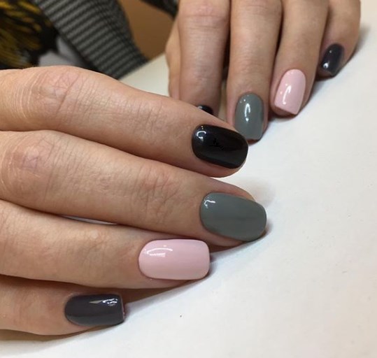 Модный розовый маникюр