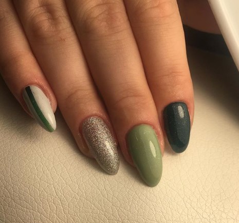 Оливковый маникюр 