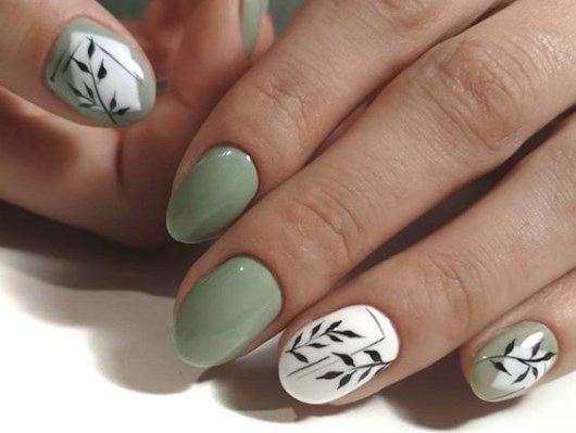 Оливковый маникюр 