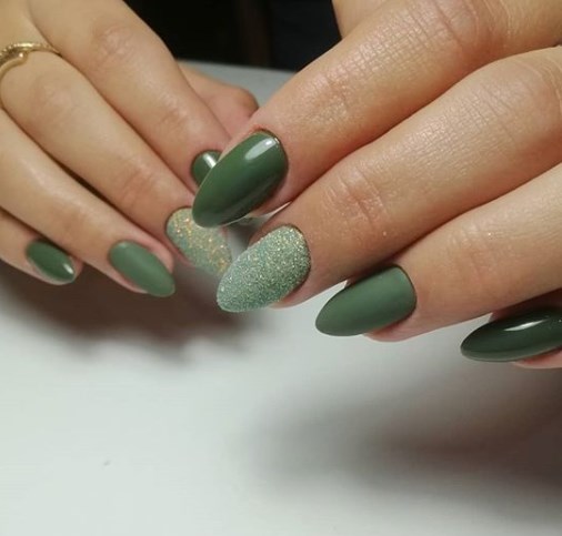 Оливковый маникюр 
