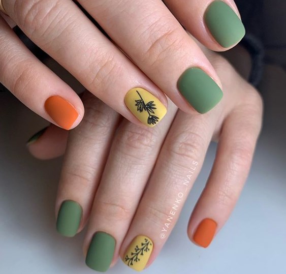 Оливковый маникюр 