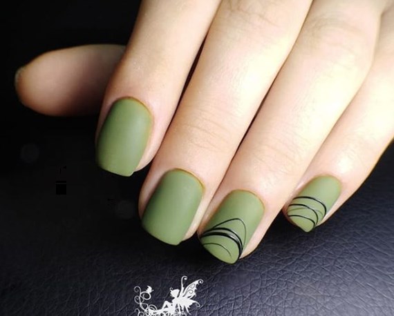 Оливковый маникюр 