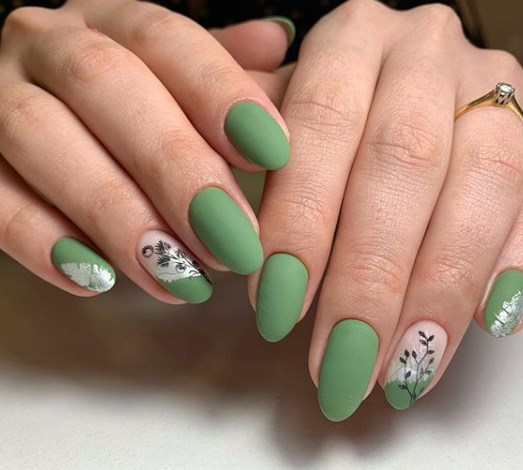 Оливковый маникюр 