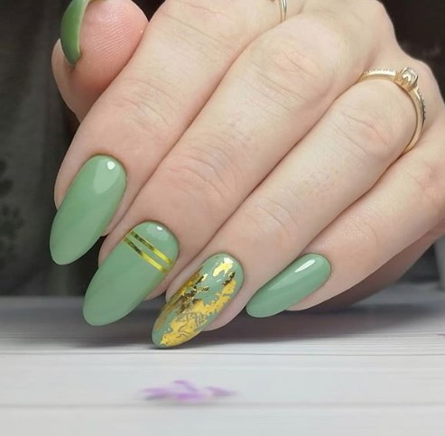 Оливковый маникюр 