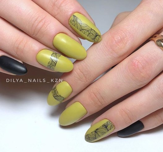 Оливковый маникюр 