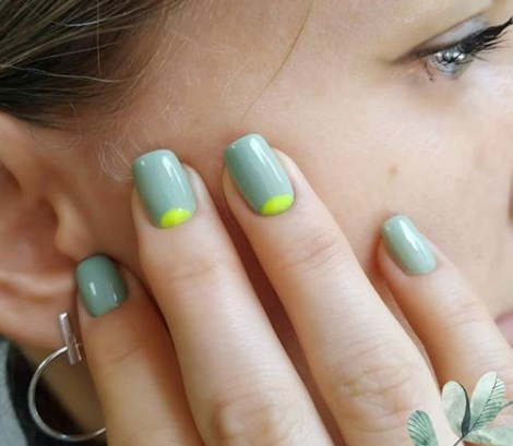 Оливковый маникюр 