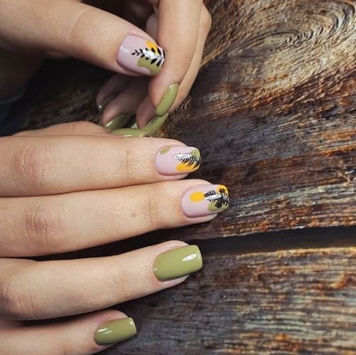 Оливковый маникюр 