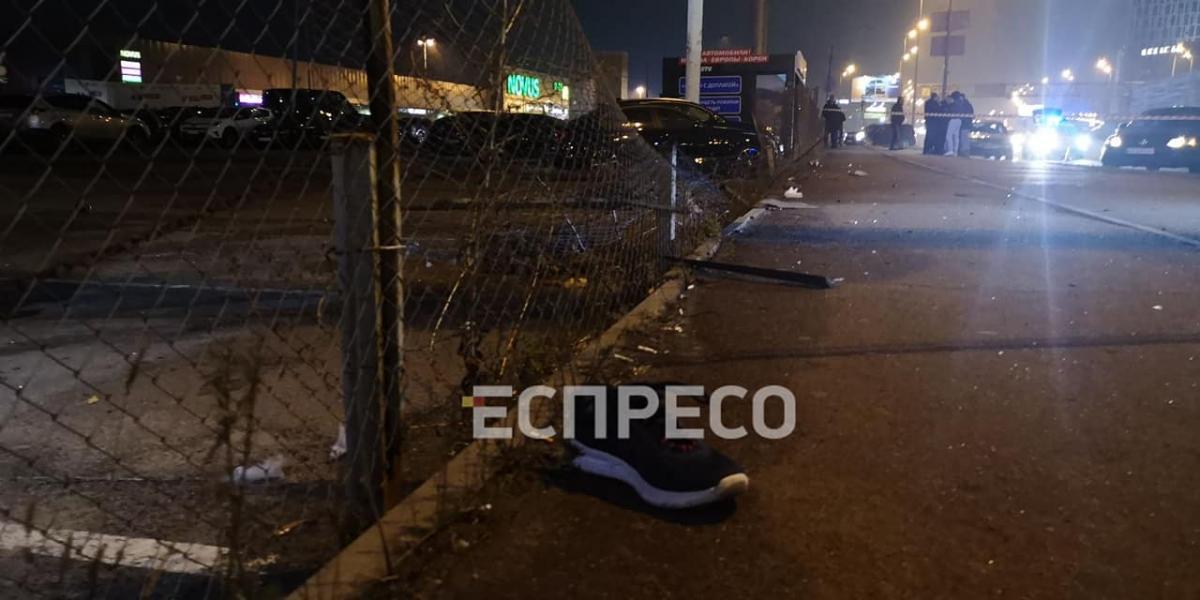 В Киеве водитель Лексус устроил смертельное ДТП
