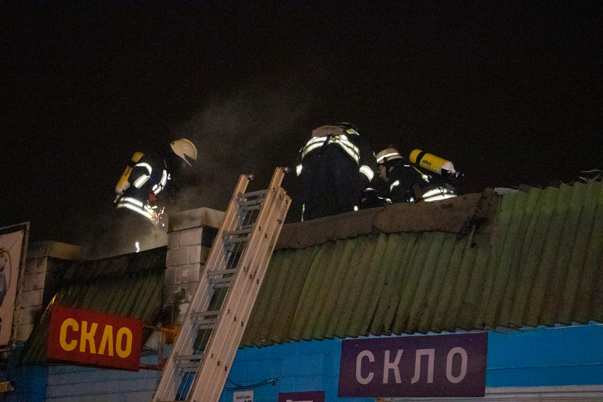 В Киеве загорелся рынок Юность