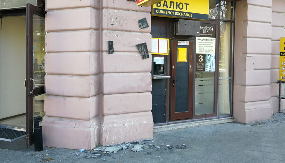 Пятеро в балаклавах: в центре Одессы совершили вопиющий акт вандализма