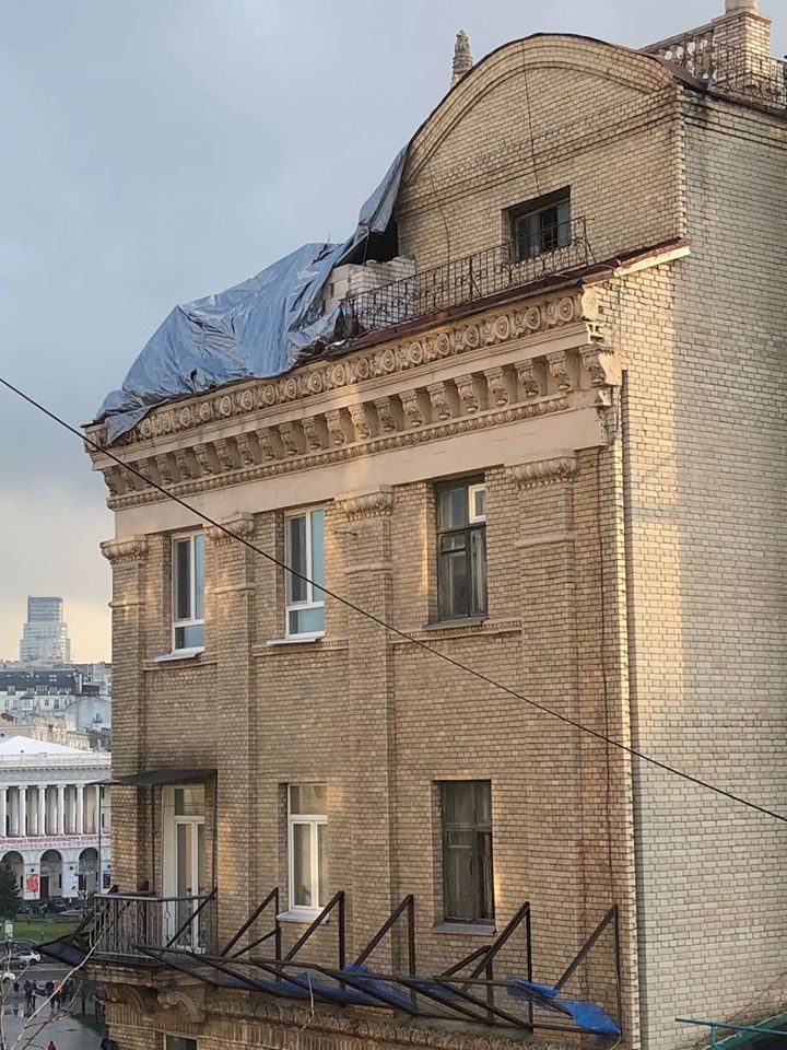 В Киеве возобновили возведение "курятника" на Майдане