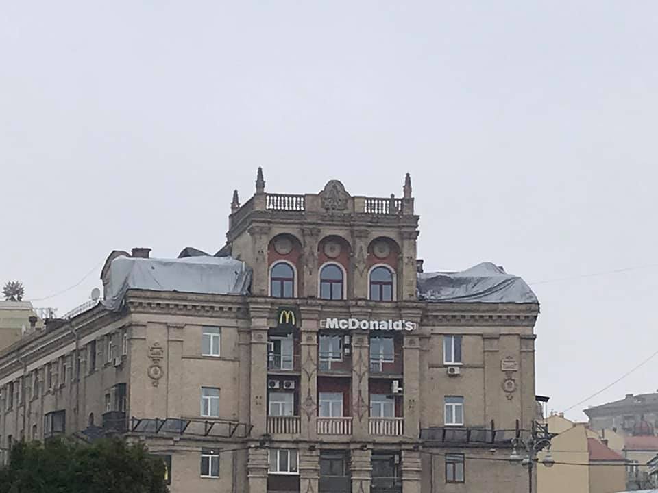 В Киеве возобновили возведение "курятника" на Майдане