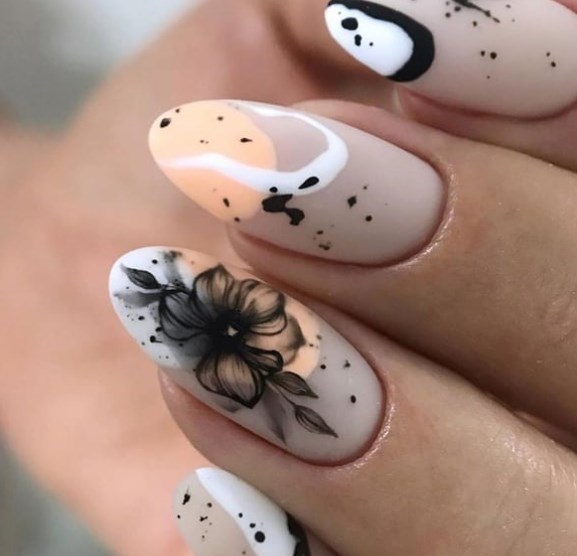 Модный белый маникюр