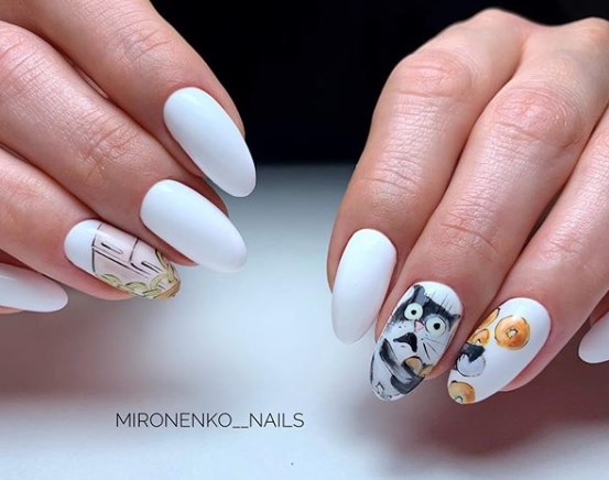 Модный белый маникюр