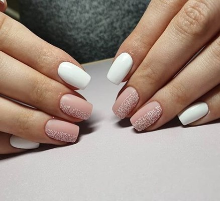 Модный белый маникюр