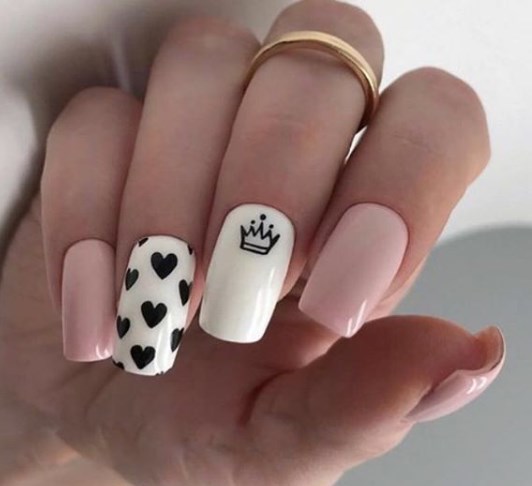 Модный белый маникюр