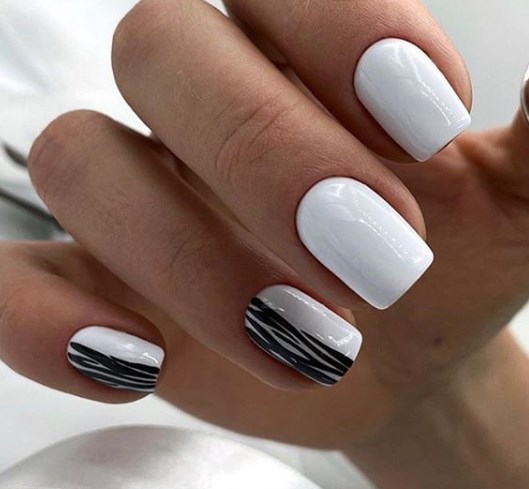 Модный белый маникюр