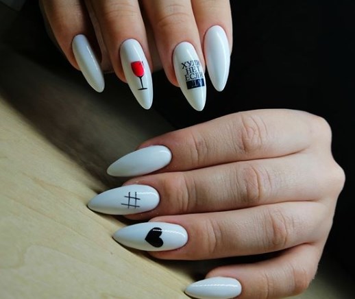 Модный белый маникюр