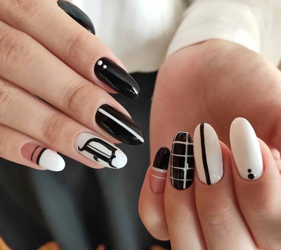 Модный белый маникюр