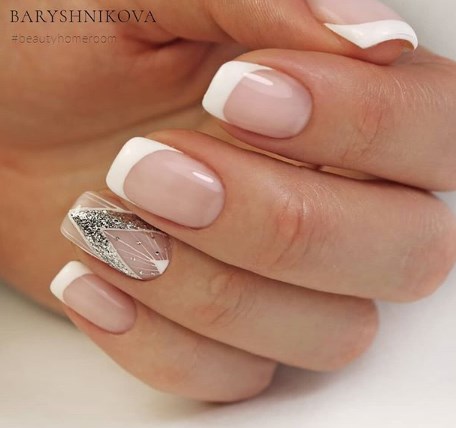 Модный белый маникюр