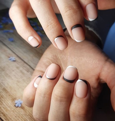 Модный белый маникюр