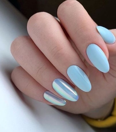 Голубой маникюр зима 2020