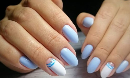 Голубой маникюр зима 2020