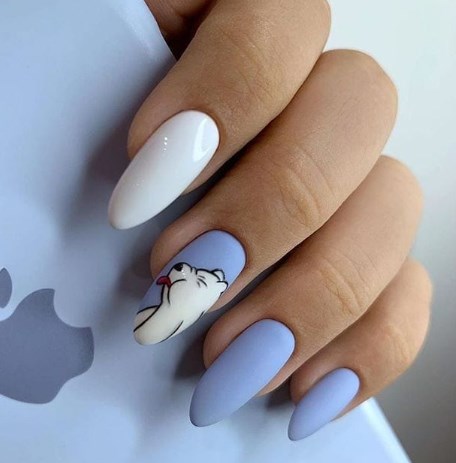 Голубой маникюр зима 2020