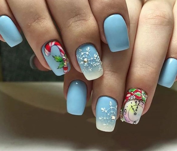 Голубой маникюр зима 2020