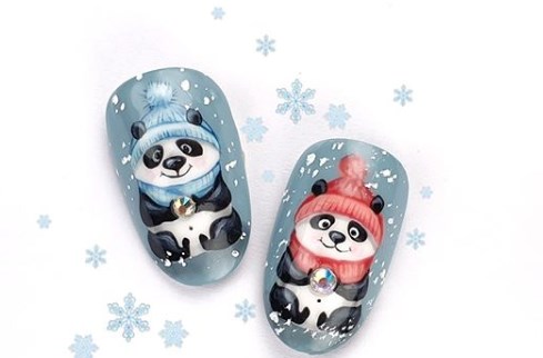 Голубой маникюр зима 2020