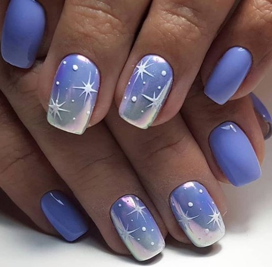 Голубой маникюр зима 2020