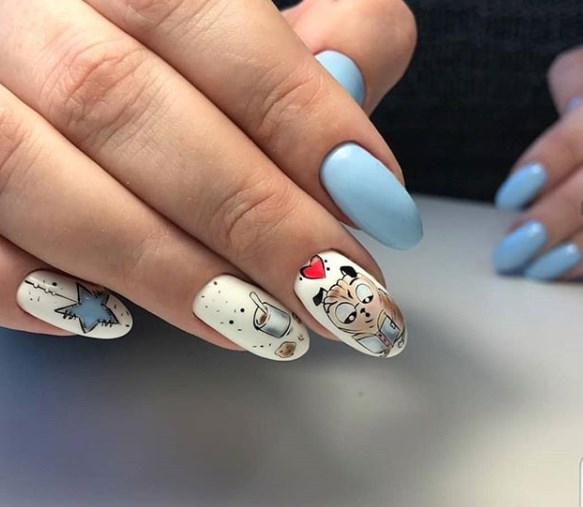 Голубой маникюр зима 2020